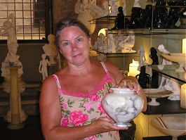 Pia med alabast-krukke (Volterra)